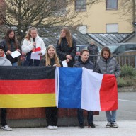 Deutsch-französischer Tag 2023: Vilshofener Gymnasiasten schicken 280 Postkarten nach Frankreich